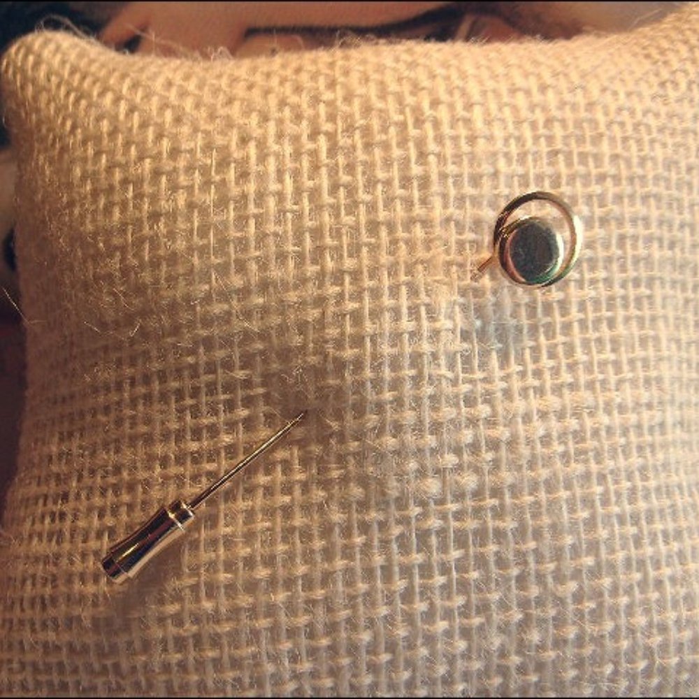 Sarah Coventry Gold Tone Round Stick Pin 1970s Era